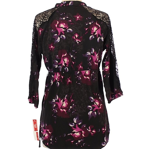 Beautiful blouse! - Picture 3 of 6